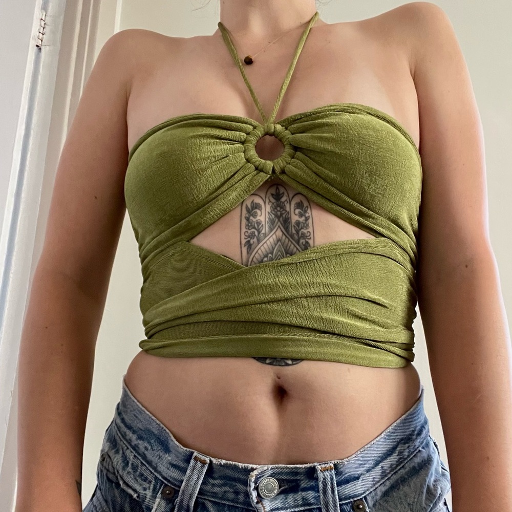 Loriella Ring Detail Crop Top